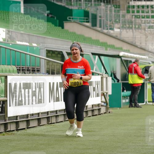 13.09.2026 - 21. swb-Marathon Bremen Michael Burmester http://msf.ph/oto/10428454 13.09.2026 10:54:04 Laufen im Stadion 10317, 12163, 12416, 10533, 10534, 10573, 10627, 10667, 10710, 11031, 11266, 11352, 11496, 11712, 11780, 11807, 12377, 12408, 12440, 12535 meine-sportfotos.de