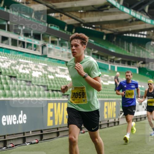 13.09.2026 - 21. swb-Marathon Bremen Michael Burmester http://msf.ph/oto/10428466 13.09.2026 10:19:41 Laufen im Stadion 10261, 10366, 10475, 10994, 11176, 11197, 11418, 11481, 11512, 11652, 12358, 12413, 13505, 13530, 13533, 13534, 13536, 13540, 13541, 13543, 13550, 13558, 13560, 13564, 13573, 13581, 13582, 13588, 13590, 13599, 13601, 13605, 13610, 13618, 13619, 13622, 13632, 13633, 13638, 13639, 13643, 10597, 12272, 13501, 13510, 13515, 13517, 13525, 13542, 13547, 13567, 13579, 13623, 13627, 13635 meine-sportfotos.de