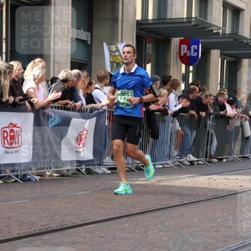 13.09.2026 - 21. swb-Marathon Bremen Strokosch-Dieckow http://msf.ph/oto/10428474 13.09.2026 13:08:22 Ziel 715, 3110, 3276, 3330, 4033, 4082, 4888, 5377, 5424, 6842, 7064, 7121, 8555, 9084, 9240, 9411, 9702, 9867, 9906, 339, 678, 1335, 1696, 2098, 2266, 2844, 3808, 4247, 5594, 6692, 8655, 9582, 13091 meine-sportfotos.de