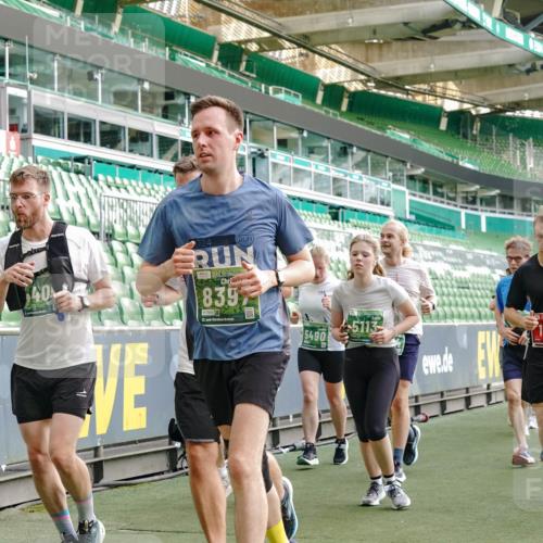 13.09.2026 - 21. swb-Marathon Bremen Michael Burmester http://msf.ph/oto/10428486 13.09.2026 13:26:26 Laufen im Stadion 186, 202, 213, 364, 390, 530, 543, 645, 815, 818, 833, 966, 1077, 1283, 1410, 1443, 1459, 1473, 1487, 1504, 1530, 1561, 1618, 1700, 1744, 1828, 1830, 1953, 2058, 2059, 2271, 2273, 2298, 2308, 2309, 2354, 2382, 2384, 2388, 2404, 2428, 2506, 2507, 2508, 2542, 2558, 2576, 2582, 2591, 2592, 2656, 2675, 2748, 2752, 2762, 2817, 2833, 2875, 2878, 2896, 2965, 2970, 2981, 3005, 3047, 3050, 3062, 3084, 3097, 3142, 3172, 3259, 3329, 3359, 3390, 3433, 3540, 3629, 3756 meine-sportfotos.de