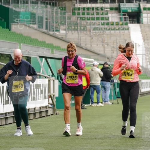 13.09.2026 - 21. swb-Marathon Bremen Michael Burmester http://msf.ph/oto/10428491 13.09.2026 10:54:36 Laufen im Stadion 12163, 10387, 10533, 10534, 10573, 10627, 10650, 10667, 10968, 11025, 11031, 11195, 11266, 11352, 11496, 11780, 11807, 12377, 12408, 12535, 12546 meine-sportfotos.de