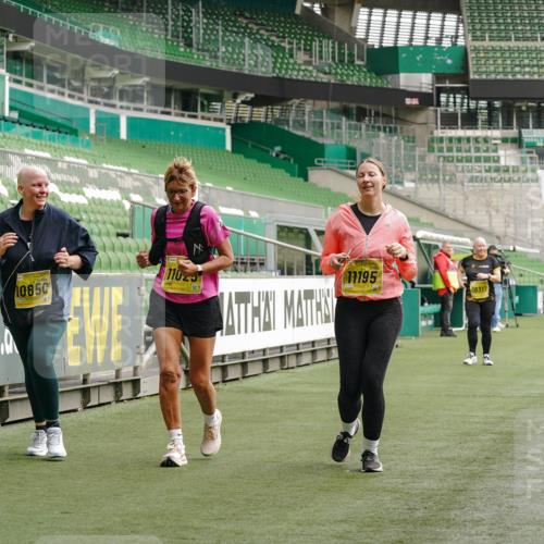 13.09.2026 - 21. swb-Marathon Bremen Michael Burmester http://msf.ph/oto/10428553 13.09.2026 10:54:40 Laufen im Stadion 12163, 10387, 10533, 10534, 10573, 10627, 10650, 10667, 10968, 11025, 11031, 11161, 11195, 11266, 11352, 11496, 11780, 11807, 12377, 12408, 12535, 12546 meine-sportfotos.de