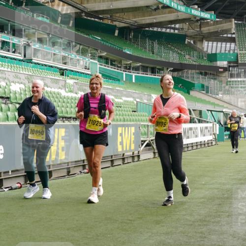 13.09.2026 - 21. swb-Marathon Bremen Michael Burmester http://msf.ph/oto/10428572 13.09.2026 10:54:42 Laufen im Stadion 12163, 10387, 10533, 10534, 10573, 10627, 10650, 10667, 10968, 11025, 11031, 11161, 11195, 11266, 11352, 11496, 11807, 12377, 12408, 12535, 12546 meine-sportfotos.de