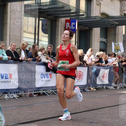 13.09.2026 - 21. swb-Marathon Bremen Strokosch-Dieckow http://msf.ph/oto/10428591 13.09.2026 13:08:27 Ziel 715, 3110, 3276, 3330, 4033, 5377, 5517, 5696, 6842, 6906, 7064, 7121, 8555, 9240, 9411, 9702, 9867, 9906, 9911, 339, 678, 1335, 1696, 2098, 2266, 2844, 3808, 4082, 4247, 4888, 5424, 5594, 8655, 9084, 9582 meine-sportfotos.de