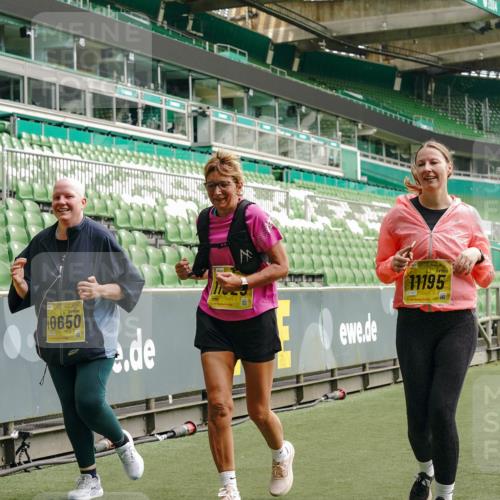 13.09.2026 - 21. swb-Marathon Bremen Michael Burmester http://msf.ph/oto/10428594 13.09.2026 10:54:43 Laufen im Stadion 12163, 10387, 10533, 10534, 10573, 10627, 10650, 10667, 10968, 11025, 11031, 11161, 11195, 11266, 11352, 11496, 11807, 12377, 12408, 12535, 12546 meine-sportfotos.de