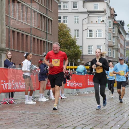 13.09.2026 - Kiel Lauf Yannick Fuchs http://msf.ph/oto/10428597 13.09.2026 11:08:45 Ziel 24, 25, 1170, 2250, 2951, 4709, 6576, 6662, 9162, 9800, 10645, 10647, 10928, 11442, 834, 1067, 2235, 2575, 3536, 3798, 5418, 5856, 6061, 6185, 6360, 6626, 7108, 7254, 7667, 10525, 11442, 1226, 1569, 3022, 3752, 4526, 6028, 7681, 9752, 10813, 11674, 12238, 12334, 2120, 4949, 5833, 6401, 8019 meine-sportfotos.de