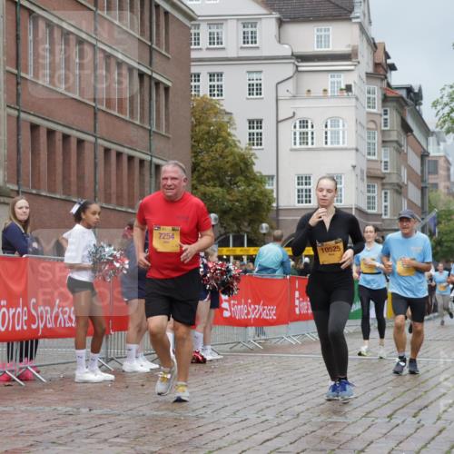 13.09.2026 - Kiel Lauf Yannick Fuchs http://msf.ph/oto/10428601 13.09.2026 11:08:45 Ziel 24, 25, 1170, 2250, 2951, 4709, 6576, 6662, 9162, 9800, 10645, 10647, 10928, 11442, 834, 1067, 2235, 2575, 3536, 3798, 5418, 5856, 6061, 6185, 6360, 6626, 7108, 7254, 7667, 10525, 11442, 1226, 1569, 3022, 3752, 4526, 6028, 7681, 9752, 10813, 11674, 12238, 12334, 2120, 4949, 5833, 6401, 8019 meine-sportfotos.de
