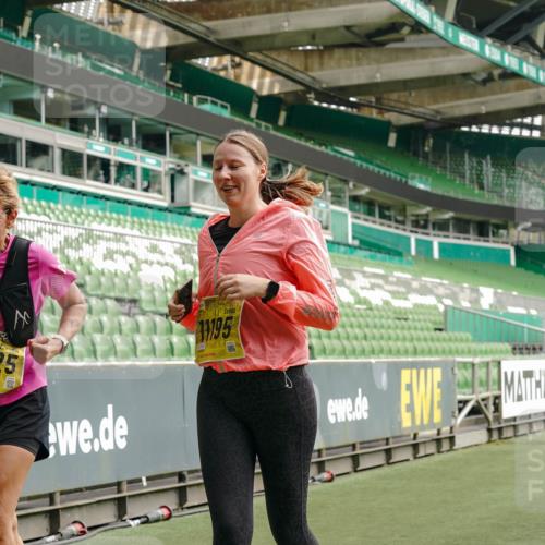 13.09.2026 - 21. swb-Marathon Bremen Michael Burmester http://msf.ph/oto/10428614 13.09.2026 10:54:44 Laufen im Stadion 12163, 10387, 10533, 10534, 10573, 10627, 10650, 10667, 10968, 11025, 11031, 11161, 11195, 11266, 11352, 11496, 11807, 12377, 12408, 12535, 12546 meine-sportfotos.de