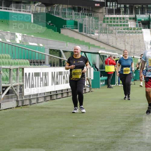 13.09.2026 - 21. swb-Marathon Bremen Michael Burmester http://msf.ph/oto/10428636 13.09.2026 10:54:47 Laufen im Stadion 12163, 10387, 10533, 10534, 10573, 10627, 10650, 10667, 10968, 11025, 11161, 11195, 11266, 11352, 11496, 11807, 12377, 12408, 12535, 12546 meine-sportfotos.de
