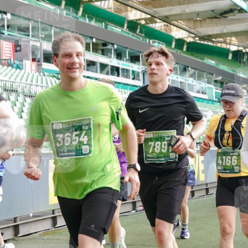 13.09.2026 - 21. swb-Marathon Bremen Michael Burmester http://msf.ph/oto/10428639 13.09.2026 13:26:31 Laufen im Stadion 186, 202, 364, 390, 530, 543, 645, 815, 818, 833, 966, 1077, 1283, 1410, 1412, 1443, 1459, 1473, 1487, 1504, 1530, 1561, 1618, 1700, 1744, 1828, 1830, 1953, 2058, 2059, 2273, 2298, 2308, 2309, 2354, 2382, 2384, 2388, 2404, 2428, 2506, 2507, 2508, 2542, 2558, 2576, 2582, 2591, 2592, 2656, 2675, 2748, 2752, 2762, 2817, 2875, 2878, 2896, 2923, 2965, 2970, 2981, 3045, 3047, 3050, 3062, 3084, 3097, 3142, 3172, 3184, 3259, 3329, 3359, 3433, 3540, 3629, 3756 meine-sportfotos.de