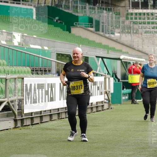 13.09.2026 - 21. swb-Marathon Bremen Michael Burmester http://msf.ph/oto/10428644 13.09.2026 10:54:48 Laufen im Stadion 12163, 10387, 10533, 10534, 10573, 10627, 10650, 10667, 10968, 11025, 11161, 11195, 11266, 11341, 11352, 11496, 11538, 11807, 12377, 12408, 12535, 12546 meine-sportfotos.de