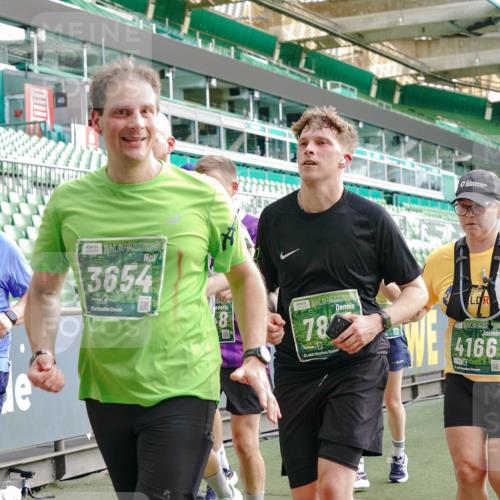 13.09.2026 - 21. swb-Marathon Bremen Michael Burmester http://msf.ph/oto/10428648 13.09.2026 13:26:31 Laufen im Stadion 186, 202, 364, 390, 530, 543, 645, 815, 818, 833, 966, 1077, 1283, 1410, 1412, 1443, 1459, 1473, 1487, 1504, 1530, 1561, 1618, 1700, 1744, 1828, 1830, 1953, 2058, 2059, 2273, 2298, 2308, 2309, 2354, 2382, 2384, 2388, 2404, 2428, 2506, 2507, 2508, 2542, 2558, 2576, 2582, 2591, 2592, 2656, 2675, 2748, 2752, 2762, 2817, 2875, 2878, 2896, 2923, 2965, 2970, 2981, 3045, 3047, 3050, 3062, 3084, 3097, 3142, 3172, 3184, 3259, 3329, 3359, 3433, 3540, 3629, 3756 meine-sportfotos.de