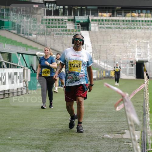 13.09.2026 - 21. swb-Marathon Bremen Michael Burmester http://msf.ph/oto/10428667 13.09.2026 10:54:49 Laufen im Stadion 12163, 10387, 10533, 10534, 10573, 10627, 10650, 10967, 10968, 11025, 11161, 11195, 11266, 11341, 11352, 11496, 11538, 11807, 12377, 12408, 12535, 12546 meine-sportfotos.de