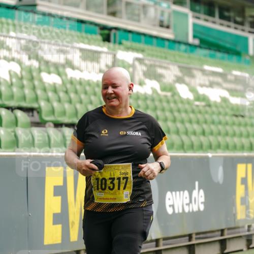 13.09.2026 - 21. swb-Marathon Bremen Michael Burmester http://msf.ph/oto/10428701 13.09.2026 10:54:53 Laufen im Stadion 12163, 10387, 10533, 10534, 10573, 10627, 10650, 10967, 10968, 11025, 11161, 11195, 11266, 11341, 11352, 11496, 11538, 11807, 12377, 12408, 12535, 12546 meine-sportfotos.de