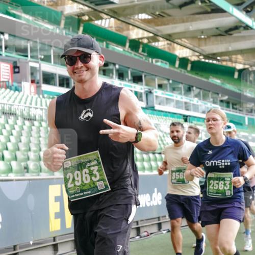 13.09.2026 - 21. swb-Marathon Bremen Michael Burmester http://msf.ph/oto/10428728 13.09.2026 13:26:34 Laufen im Stadion 186, 202, 364, 390, 530, 543, 645, 815, 818, 833, 966, 1077, 1283, 1410, 1412, 1443, 1459, 1473, 1487, 1504, 1530, 1561, 1608, 1618, 1700, 1744, 1828, 1830, 1953, 1961, 2058, 2059, 2273, 2298, 2308, 2309, 2354, 2382, 2384, 2388, 2404, 2428, 2507, 2508, 2542, 2558, 2576, 2582, 2591, 2592, 2656, 2675, 2725, 2748, 2752, 2762, 2817, 2875, 2878, 2896, 2923, 2965, 2970, 2981, 3045, 3047, 3050, 3062, 3073, 3084, 3097, 3142, 3172, 3184, 3259, 3329, 3359, 3433, 3540, 3592, 3629, 3756 meine-sportfotos.de