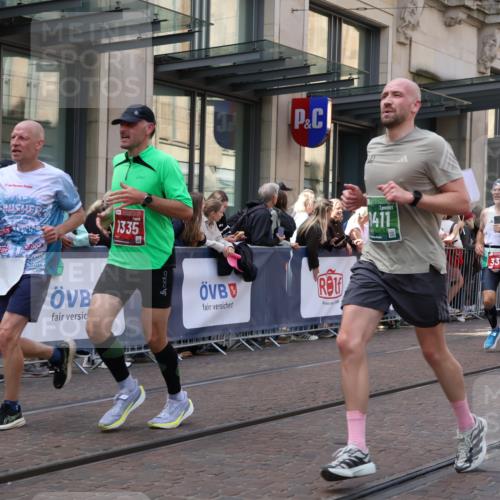 13.09.2026 - 21. swb-Marathon Bremen Strokosch-Dieckow http://msf.ph/oto/10428729 13.09.2026 13:08:33 Ziel 715, 1925, 2287, 3110, 3276, 3330, 4033, 4384, 5377, 5517, 5636, 5696, 6842, 6906, 7064, 7121, 7262, 8555, 9240, 9411, 9702, 9867, 9906, 9911, 339, 678, 715, 1335, 1696, 3808, 4082, 4247, 4888, 5424, 5594, 8655, 9084, 9582 meine-sportfotos.de