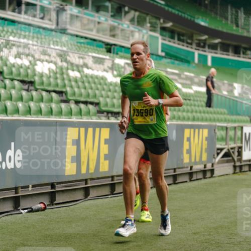 13.09.2026 - 21. swb-Marathon Bremen Michael Burmester http://msf.ph/oto/10428747 13.09.2026 10:19:52 Laufen im Stadion 10261, 10262, 10366, 10475, 10818, 10994, 11067, 11068, 11176, 11197, 11418, 11481, 11512, 11652, 12324, 12358, 12413, 12540, 13505, 13530, 13533, 13534, 13536, 13540, 13541, 13550, 13558, 13560, 13564, 13573, 13581, 13583, 13588, 13590, 13599, 13601, 13605, 13610, 13618, 13619, 13622, 13632, 13633, 13637, 13638, 13639, 10597, 12272, 13501, 13510, 13515, 13517, 13525, 13542, 13547, 13567, 13579, 13623, 13627, 13635 meine-sportfotos.de