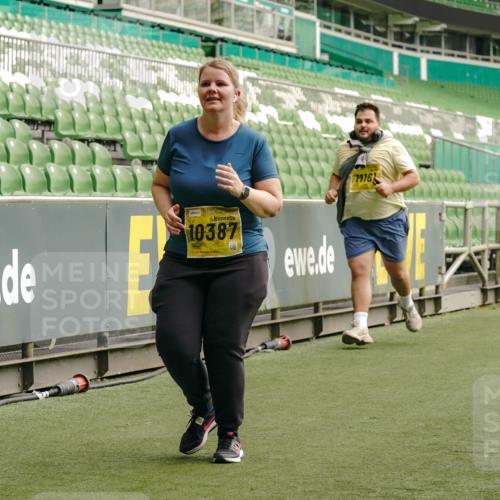 13.09.2026 - 21. swb-Marathon Bremen Michael Burmester http://msf.ph/oto/10428760 13.09.2026 10:54:58 Laufen im Stadion 12163, 10387, 10533, 10534, 10573, 10650, 10967, 10968, 11017, 11025, 11161, 11195, 11341, 11352, 11496, 11538, 11807, 12377, 12408, 12535, 12546 meine-sportfotos.de