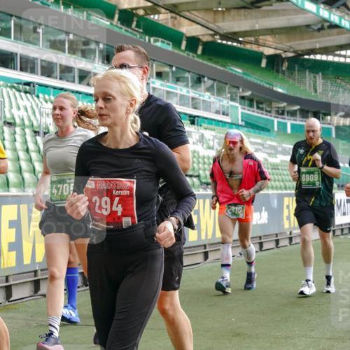 13.09.2026 - 21. swb-Marathon Bremen Michael Burmester http://msf.ph/oto/10428791 13.09.2026 13:26:37 Laufen im Stadion 186, 202, 364, 390, 530, 543, 645, 815, 818, 833, 966, 1077, 1283, 1410, 1412, 1443, 1459, 1473, 1487, 1530, 1561, 1608, 1618, 1700, 1744, 1828, 1953, 1961, 2058, 2059, 2273, 2298, 2308, 2309, 2354, 2382, 2384, 2388, 2404, 2428, 2507, 2508, 2542, 2558, 2576, 2582, 2591, 2592, 2656, 2675, 2725, 2748, 2752, 2762, 2817, 2875, 2878, 2896, 2923, 2965, 2970, 2981, 3045, 3047, 3050, 3062, 3073, 3084, 3097, 3172, 3184, 3259, 3329, 3359, 3433, 3540, 3592, 3629, 3756 meine-sportfotos.de