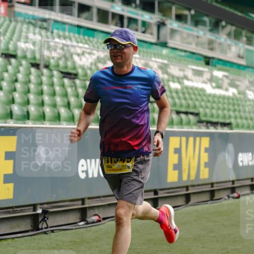 13.09.2026 - 21. swb-Marathon Bremen Michael Burmester http://msf.ph/oto/10428812 13.09.2026 10:19:54 Laufen im Stadion 10261, 10262, 10366, 10475, 10818, 10994, 11067, 11068, 11176, 11197, 11418, 11481, 11512, 11652, 12324, 12358, 12413, 12540, 13505, 13530, 13533, 13534, 13536, 13540, 13541, 13550, 13558, 13560, 13564, 13573, 13581, 13583, 13588, 13590, 13599, 13601, 13605, 13610, 13618, 13619, 13622, 13632, 13633, 13637, 13638, 13639, 10597, 12272, 13501, 13510, 13515, 13517, 13542, 13547, 13567, 13579, 13623, 13627, 13635 meine-sportfotos.de