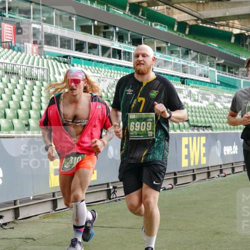 13.09.2026 - 21. swb-Marathon Bremen Michael Burmester http://msf.ph/oto/10428846 13.09.2026 13:26:39 Laufen im Stadion 186, 202, 364, 390, 530, 543, 645, 815, 818, 833, 966, 1077, 1283, 1410, 1412, 1443, 1459, 1473, 1487, 1530, 1561, 1608, 1618, 1700, 1744, 1828, 1953, 1961, 2058, 2059, 2273, 2298, 2308, 2309, 2382, 2384, 2388, 2404, 2428, 2507, 2508, 2542, 2558, 2576, 2582, 2591, 2592, 2656, 2675, 2725, 2748, 2752, 2762, 2817, 2875, 2878, 2923, 2965, 2970, 2981, 3045, 3047, 3050, 3062, 3073, 3084, 3097, 3172, 3184, 3259, 3329, 3359, 3433, 3540, 3592, 3629, 3756 meine-sportfotos.de
