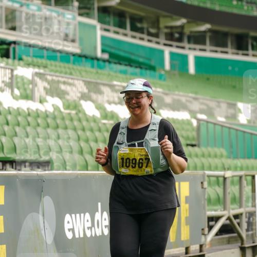 13.09.2026 - 21. swb-Marathon Bremen Michael Burmester http://msf.ph/oto/10428871 13.09.2026 10:55:14 Laufen im Stadion 12163, 10387, 10533, 10534, 10573, 10650, 10967, 10968, 11017, 11025, 11161, 11195, 11341, 11352, 11444, 11496, 11538, 11807, 12377, 12408, 12535, 12546 meine-sportfotos.de