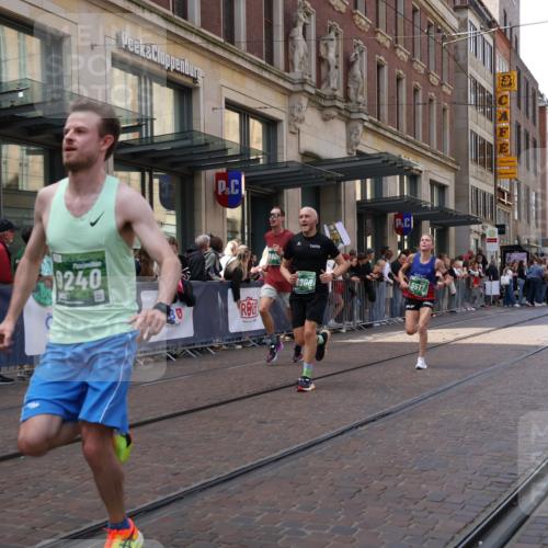 13.09.2026 - 21. swb-Marathon Bremen Strokosch-Dieckow http://msf.ph/oto/10428876 13.09.2026 13:08:38 Ziel 1925, 2287, 2291, 3110, 3330, 4384, 5377, 5517, 5636, 5696, 6906, 7262, 8120, 8555, 8830, 9240, 9411, 9702, 9867, 9906, 9911, 339, 678, 715, 1335, 1696, 3276, 4033, 4082, 4247, 4888, 5377, 5424, 6842, 7064, 7121, 8655, 9084, 9582 meine-sportfotos.de