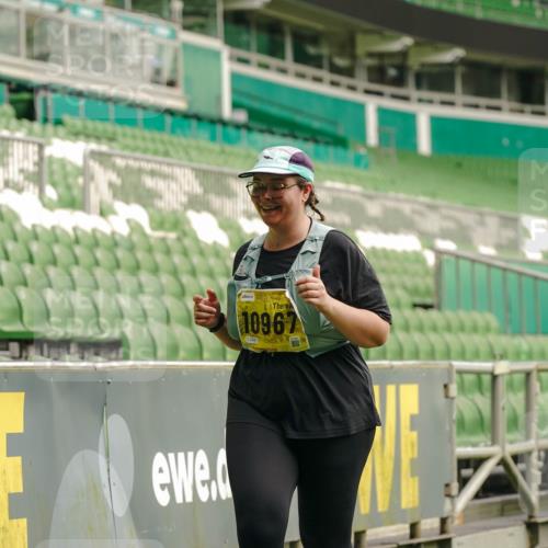 13.09.2026 - 21. swb-Marathon Bremen Michael Burmester http://msf.ph/oto/10428877 13.09.2026 10:55:14 Laufen im Stadion 12163, 10387, 10533, 10534, 10573, 10650, 10967, 10968, 11017, 11025, 11161, 11195, 11341, 11352, 11444, 11496, 11538, 11807, 12377, 12408, 12535, 12546 meine-sportfotos.de