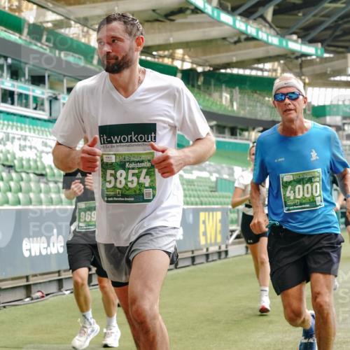 13.09.2026 - 21. swb-Marathon Bremen Michael Burmester http://msf.ph/oto/10428883 13.09.2026 13:03:04 Laufen im Stadion 150, 210, 488, 531, 596, 722, 725, 762, 881, 936, 940, 946, 1006, 1014, 1163, 1250, 1436, 1458, 1460, 1611, 1649, 1771, 2033, 2047, 2062, 2223, 2276, 2292, 2345, 2364, 2378, 2421, 2434, 2513, 2625, 2638, 2666, 2668, 2779, 2900, 2934, 2977, 2987, 3013, 3044, 3114, 3135, 3163, 3164, 3187, 3248, 3258, 3294, 3334, 3360, 3392, 3402, 3460, 3496, 3510, 3527, 3576, 3579, 3585, 3597, 3603, 3618, 3667, 3721, 3806, 3846, 3852, 3859, 3893, 3938, 3970, 3983, 4000, 4077, 4133, 4506, 4558 meine-sportfotos.de