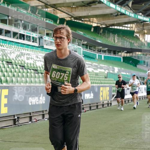 13.09.2026 - 21. swb-Marathon Bremen Michael Burmester http://msf.ph/oto/10428890 13.09.2026 13:26:40 Laufen im Stadion 186, 202, 364, 390, 530, 543, 645, 815, 818, 833, 966, 1077, 1283, 1410, 1412, 1443, 1459, 1473, 1487, 1530, 1561, 1608, 1618, 1700, 1744, 1828, 1953, 1961, 2058, 2059, 2273, 2298, 2308, 2309, 2382, 2384, 2388, 2404, 2428, 2507, 2508, 2542, 2558, 2576, 2582, 2591, 2592, 2656, 2675, 2725, 2748, 2752, 2762, 2817, 2875, 2878, 2923, 2965, 2970, 2981, 3045, 3047, 3050, 3062, 3073, 3084, 3097, 3172, 3184, 3259, 3329, 3359, 3433, 3540, 3592, 3629, 3756 meine-sportfotos.de