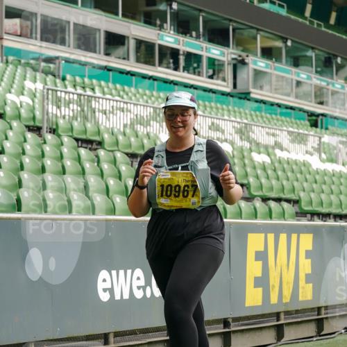 13.09.2026 - 21. swb-Marathon Bremen Michael Burmester http://msf.ph/oto/10428894 13.09.2026 10:55:16 Laufen im Stadion 12163, 10387, 10533, 10534, 10573, 10650, 10967, 10968, 11017, 11025, 11161, 11195, 11341, 11352, 11444, 11496, 11538, 11807, 12377, 12408, 12535, 12546 meine-sportfotos.de