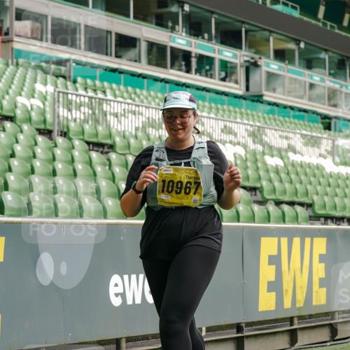 13.09.2026 - 21. swb-Marathon Bremen Michael Burmester http://msf.ph/oto/10428902 13.09.2026 10:55:16 Laufen im Stadion 12163, 10387, 10533, 10534, 10573, 10650, 10967, 10968, 11017, 11025, 11161, 11195, 11341, 11352, 11444, 11496, 11538, 11807, 12377, 12408, 12535, 12546 meine-sportfotos.de
