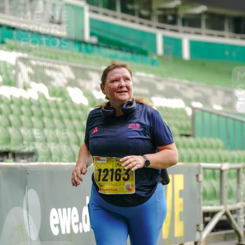 13.09.2026 - 21. swb-Marathon Bremen Michael Burmester http://msf.ph/oto/10428927 13.09.2026 10:55:55 Laufen im Stadion 10317, 10387, 10650, 10967, 10968, 11017, 11025, 11161, 11195, 11341, 11444, 11538, 12377, 12408, 12416, 12546 meine-sportfotos.de