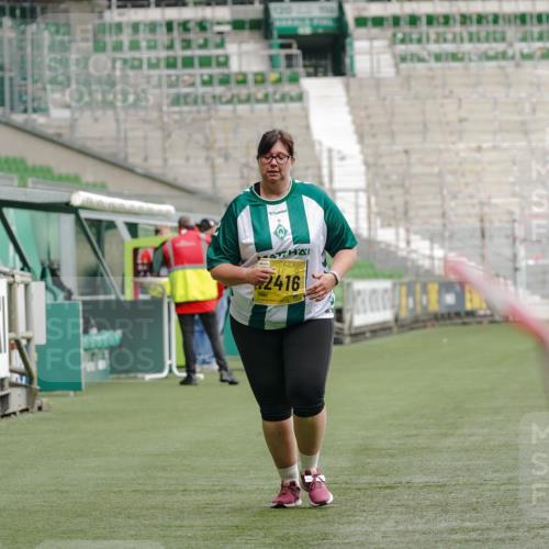 13.09.2026 - 21. swb-Marathon Bremen Michael Burmester http://msf.ph/oto/10428940 13.09.2026 10:56:11 Laufen im Stadion 10317, 10387, 10967, 10968, 11017, 11025, 11161, 11341, 11444, 11538, 12416, 12546 meine-sportfotos.de