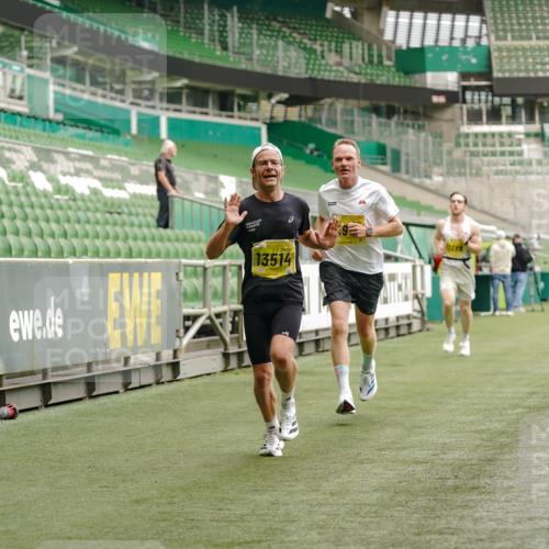 13.09.2026 - 21. swb-Marathon Bremen Michael Burmester http://msf.ph/oto/10428993 13.09.2026 10:20:12 Laufen im Stadion 10261, 10262, 10366, 10475, 10818, 10961, 10994, 11067, 11068, 11176, 11197, 11418, 11481, 11512, 11652, 11964, 12289, 12324, 12358, 12413, 12540, 13505, 13514, 13530, 13534, 13540, 13541, 13550, 13558, 13560, 13581, 13583, 13588, 13590, 13599, 13601, 13605, 13610, 13618, 13619, 13622, 13633, 13637, 13638, 10597, 12272, 13501, 13510, 13515, 13517, 13522, 13542, 13547, 13561, 13567, 13579, 13623, 13635 meine-sportfotos.de