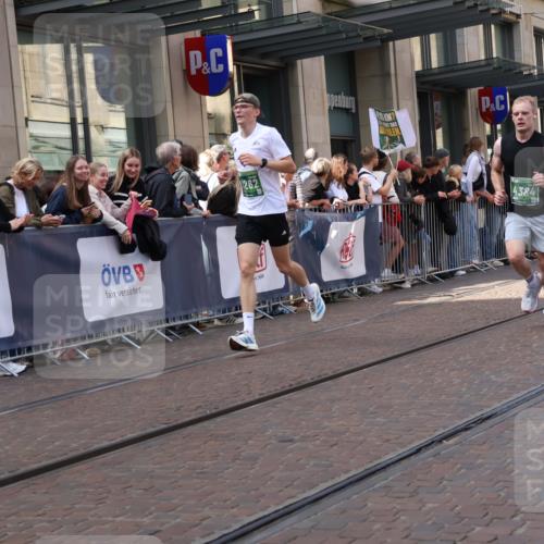 13.09.2026 - 21. swb-Marathon Bremen Strokosch-Dieckow http://msf.ph/oto/10429008 13.09.2026 13:08:47 Ziel 1241, 1925, 2287, 2291, 2909, 3330, 4384, 4898, 5383, 5517, 5636, 5696, 6906, 7262, 8120, 8830, 9904, 9906, 9911, 10044, 715, 3110, 3276, 3330, 4033, 4082, 4888, 5377, 5424, 6842, 7064, 7121, 8555, 9084, 9240, 9411, 9702, 9867, 9906 meine-sportfotos.de