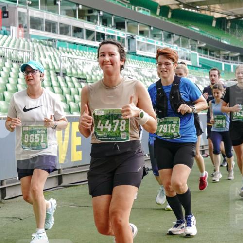 13.09.2026 - 21. swb-Marathon Bremen Michael Burmester http://msf.ph/oto/10429014 13.09.2026 13:26:46 Laufen im Stadion 186, 202, 357, 364, 390, 530, 543, 597, 645, 833, 966, 1077, 1283, 1410, 1412, 1443, 1459, 1473, 1487, 1530, 1608, 1618, 1700, 1744, 1769, 1828, 1953, 1961, 2058, 2273, 2298, 2308, 2309, 2382, 2384, 2388, 2404, 2428, 2507, 2508, 2542, 2558, 2576, 2582, 2591, 2592, 2656, 2675, 2725, 2748, 2762, 2817, 2875, 2878, 2923, 2965, 2970, 2981, 3045, 3047, 3050, 3062, 3073, 3084, 3097, 3172, 3184, 3219, 3359, 3433, 3540, 3592, 3629, 3756, 3907, 3978 meine-sportfotos.de