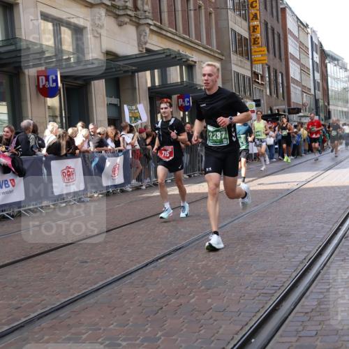 13.09.2026 - 21. swb-Marathon Bremen Strokosch-Dieckow http://msf.ph/oto/10429063 13.09.2026 13:08:49 Ziel 1241, 1925, 2287, 2291, 2909, 4384, 4898, 5383, 5517, 5636, 5696, 7262, 8120, 8830, 9904, 9911, 10044, 715, 3110, 3276, 3330, 4033, 4082, 4888, 5377, 5424, 5517, 6842, 6906, 7064, 7121, 8555, 9084, 9240, 9411, 9702, 9867, 9906 meine-sportfotos.de