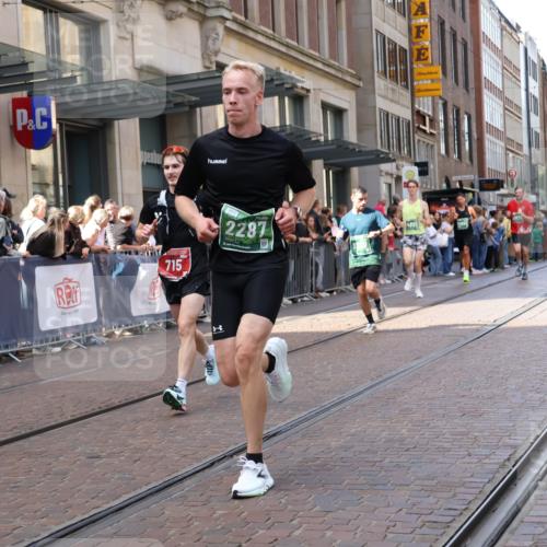 13.09.2026 - 21. swb-Marathon Bremen Strokosch-Dieckow http://msf.ph/oto/10429072 13.09.2026 13:08:49 Ziel 1241, 1925, 2287, 2291, 2909, 4384, 4898, 5383, 5517, 5636, 5696, 7262, 8120, 8830, 9904, 9911, 10044, 715, 3110, 3276, 3330, 4033, 4082, 4888, 5377, 5424, 5517, 6842, 6906, 7064, 7121, 8555, 9084, 9240, 9411, 9702, 9867, 9906 meine-sportfotos.de