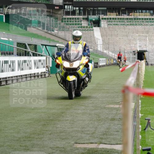 13.09.2026 - 21. swb-Marathon Bremen Michael Burmester http://msf.ph/oto/10429082 13.09.2026 11:53:42 Laufen im Stadion  meine-sportfotos.de