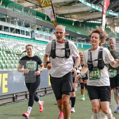 13.09.2026 - 21. swb-Marathon Bremen Michael Burmester http://msf.ph/oto/10429087 13.09.2026 13:26:50 Laufen im Stadion 186, 202, 357, 364, 390, 530, 543, 597, 645, 833, 966, 1077, 1283, 1410, 1412, 1443, 1459, 1473, 1487, 1530, 1608, 1618, 1700, 1744, 1769, 1828, 1953, 1961, 2058, 2273, 2298, 2308, 2309, 2382, 2384, 2388, 2404, 2428, 2507, 2508, 2542, 2558, 2576, 2582, 2592, 2656, 2675, 2725, 2748, 2762, 2817, 2875, 2876, 2923, 2965, 2970, 2981, 3045, 3047, 3050, 3062, 3073, 3084, 3097, 3172, 3184, 3219, 3359, 3433, 3540, 3592, 3629, 3756, 3907, 3978 meine-sportfotos.de