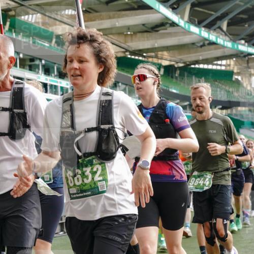 13.09.2026 - 21. swb-Marathon Bremen Michael Burmester http://msf.ph/oto/10429116 13.09.2026 13:26:51 Laufen im Stadion 186, 202, 357, 364, 390, 530, 543, 597, 645, 833, 966, 1077, 1283, 1410, 1412, 1443, 1459, 1473, 1487, 1530, 1608, 1618, 1700, 1744, 1769, 1828, 1953, 1961, 2058, 2273, 2298, 2308, 2309, 2382, 2384, 2388, 2404, 2428, 2507, 2508, 2542, 2558, 2576, 2582, 2592, 2656, 2675, 2725, 2748, 2762, 2817, 2875, 2876, 2923, 2965, 2970, 2981, 3045, 3047, 3050, 3062, 3073, 3084, 3097, 3172, 3184, 3219, 3359, 3433, 3540, 3592, 3629, 3756, 3907, 3978 meine-sportfotos.de