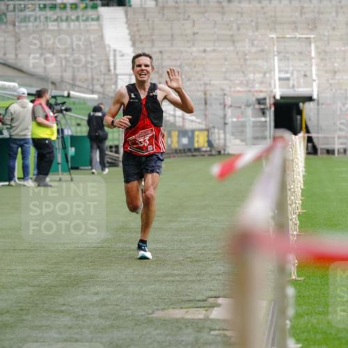 13.09.2026 - 21. swb-Marathon Bremen Michael Burmester http://msf.ph/oto/10429119 13.09.2026 11:54:27 Laufen im Stadion 133 meine-sportfotos.de