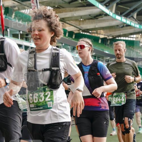 13.09.2026 - 21. swb-Marathon Bremen Michael Burmester http://msf.ph/oto/10429123 13.09.2026 13:26:51 Laufen im Stadion 186, 202, 357, 364, 390, 530, 543, 597, 645, 833, 966, 1077, 1283, 1410, 1412, 1443, 1459, 1473, 1487, 1530, 1608, 1618, 1700, 1744, 1769, 1828, 1953, 1961, 2058, 2273, 2298, 2308, 2309, 2382, 2384, 2388, 2404, 2428, 2507, 2508, 2542, 2558, 2576, 2582, 2592, 2656, 2675, 2725, 2748, 2762, 2817, 2875, 2876, 2923, 2965, 2970, 2981, 3045, 3047, 3050, 3062, 3073, 3084, 3097, 3172, 3184, 3219, 3359, 3433, 3540, 3592, 3629, 3756, 3907, 3978 meine-sportfotos.de