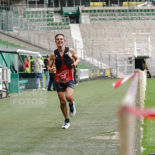 13.09.2026 - 21. swb-Marathon Bremen Michael Burmester http://msf.ph/oto/10429130 13.09.2026 11:54:28 Laufen im Stadion 133 meine-sportfotos.de