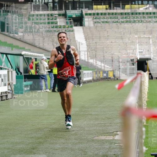 13.09.2026 - 21. swb-Marathon Bremen Michael Burmester http://msf.ph/oto/10429136 13.09.2026 11:54:28 Laufen im Stadion 133 meine-sportfotos.de