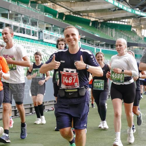 13.09.2026 - 21. swb-Marathon Bremen Michael Burmester http://msf.ph/oto/10429170 13.09.2026 13:26:54 Laufen im Stadion 186, 202, 357, 364, 390, 530, 543, 597, 645, 833, 966, 1077, 1283, 1412, 1443, 1459, 1473, 1487, 1530, 1608, 1618, 1700, 1744, 1769, 1828, 1953, 1961, 2058, 2236, 2273, 2298, 2308, 2309, 2382, 2384, 2388, 2404, 2428, 2507, 2508, 2542, 2558, 2576, 2582, 2592, 2656, 2675, 2725, 2748, 2762, 2817, 2875, 2876, 2923, 2965, 2970, 3045, 3047, 3050, 3062, 3073, 3084, 3097, 3172, 3184, 3219, 3359, 3433, 3540, 3592, 3629, 3756, 3885, 3907, 3978 meine-sportfotos.de