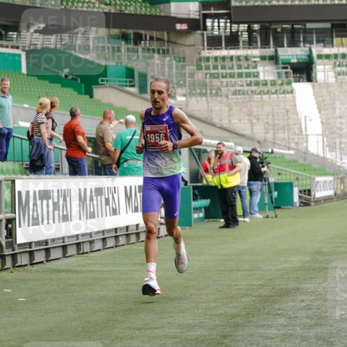 13.09.2026 - 21. swb-Marathon Bremen Michael Burmester http://msf.ph/oto/10429180 13.09.2026 12:00:59 Laufen im Stadion 1956 meine-sportfotos.de