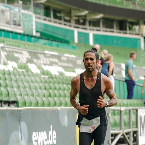 13.09.2026 - 21. swb-Marathon Bremen Michael Burmester http://msf.ph/oto/10429225 13.09.2026 12:01:27 Laufen im Stadion 1956 meine-sportfotos.de