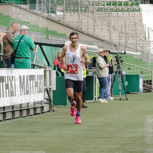 13.09.2026 - 21. swb-Marathon Bremen Michael Burmester http://msf.ph/oto/10429244 13.09.2026 12:03:15 Laufen im Stadion 626 meine-sportfotos.de